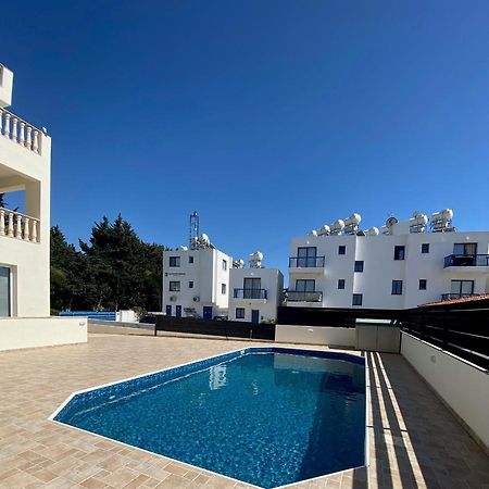 Cosy Apartment In Kato Paphos With Pool Access Kültér fotó