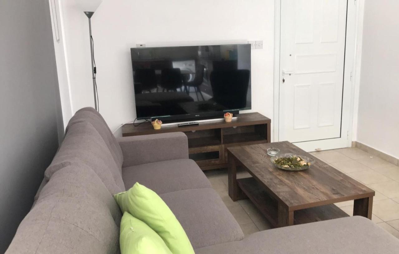 Cosy Apartment In Kato Paphos With Pool Access Kültér fotó