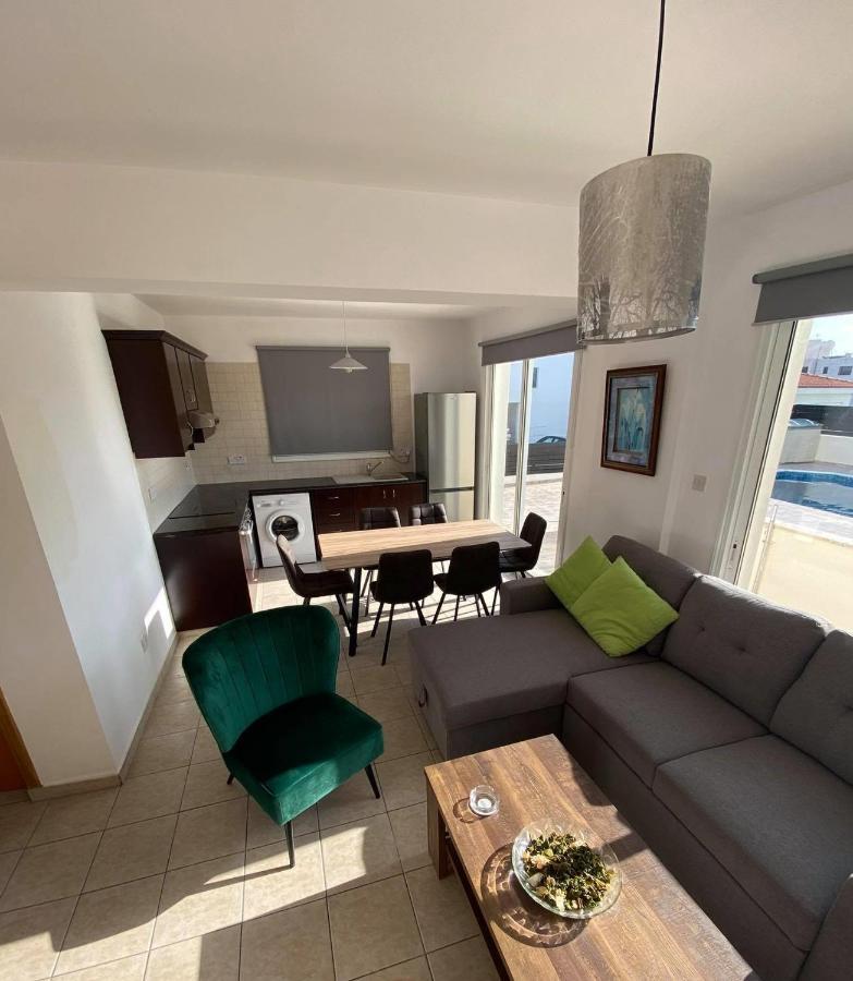 Cosy Apartment In Kato Paphos With Pool Access Kültér fotó