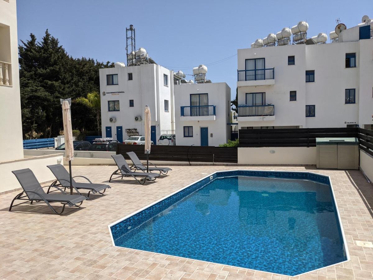 Cosy Apartment In Kato Paphos With Pool Access Kültér fotó