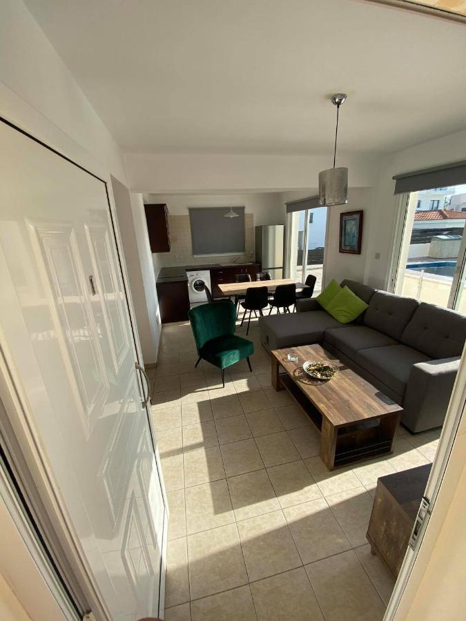 Cosy Apartment In Kato Paphos With Pool Access Kültér fotó
