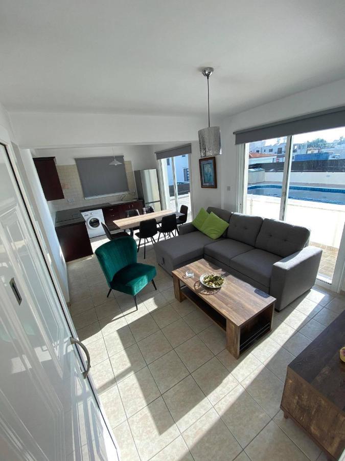 Cosy Apartment In Kato Paphos With Pool Access Kültér fotó